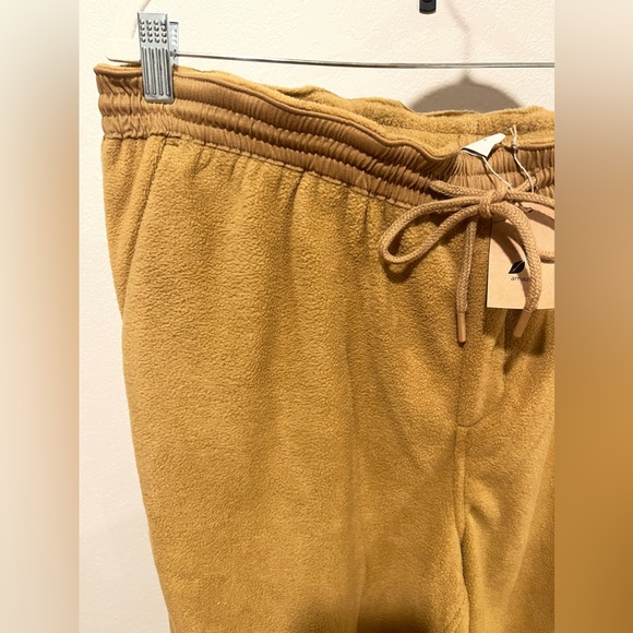 NWT Amazon Essential Unisex Regular Fit Microfleece Closed Bottom Camel Pants - Picture 2 of 6